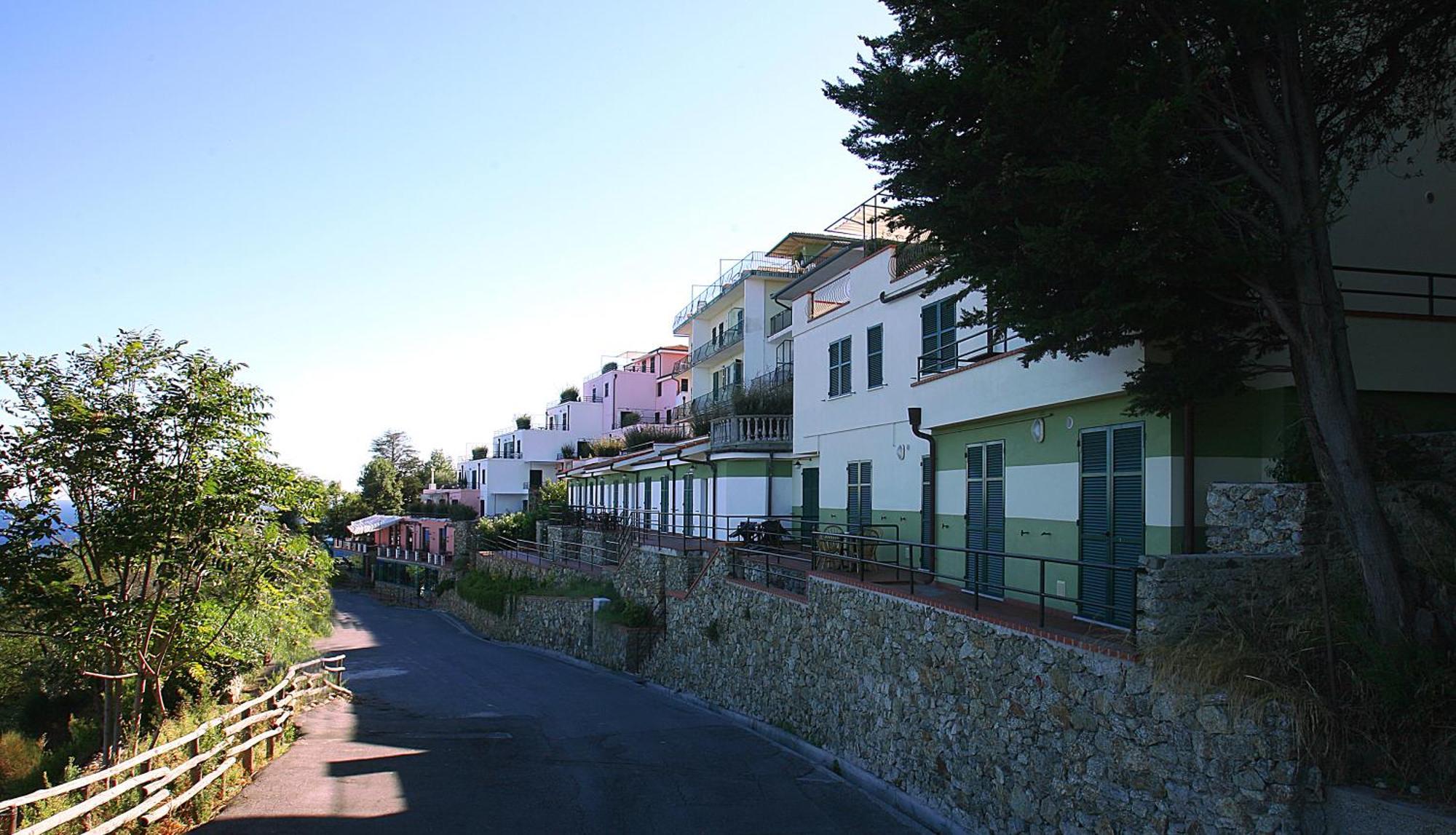 Residence Borgo San Sebastiano Bergeggi Exterior photo